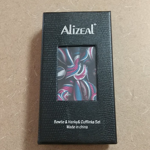 Men's Bow Tie Pocket Square and Cuff Links - Picture 4 of 4